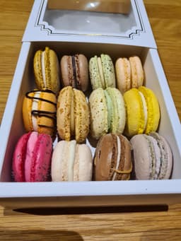 Boite de 12 macarons miniature 1